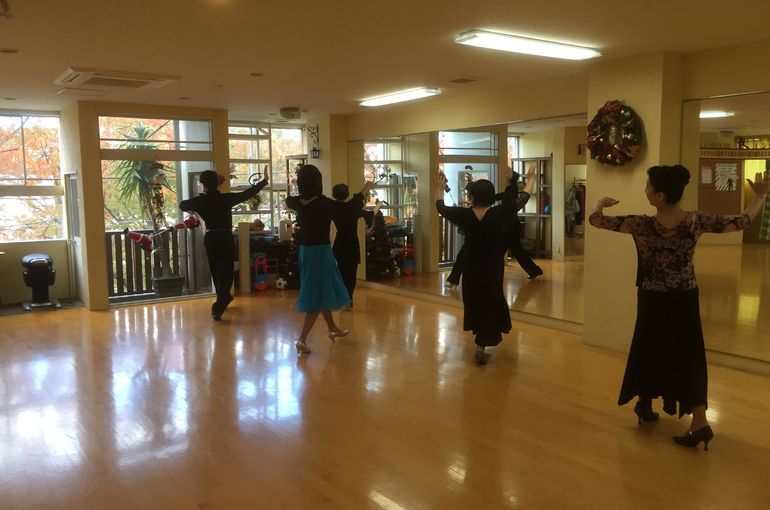 1ヶ月で基礎から応用のステップまで踊れるサークル 今月の種目はクイックステップ 金曜スタンダードサークル in 西船橋