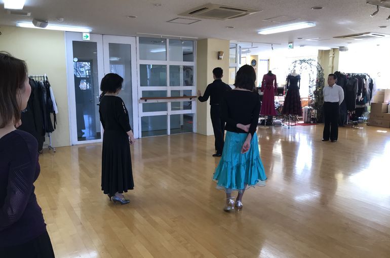 西船橋でしっかり基礎から応用までのステップが踊れるサークル 金曜スタンダードサークル