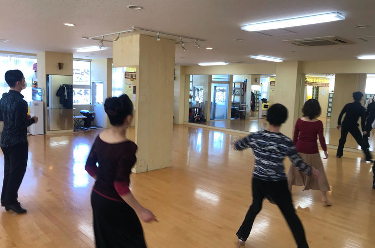 クイックステップ第1週 金曜スタンダードサークル 西船橋でしっかり基礎から応用までのステップが踊れるサークル