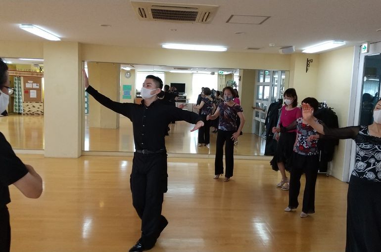 船橋で人気の社交ダンスサークルはダンスDOJOにあります