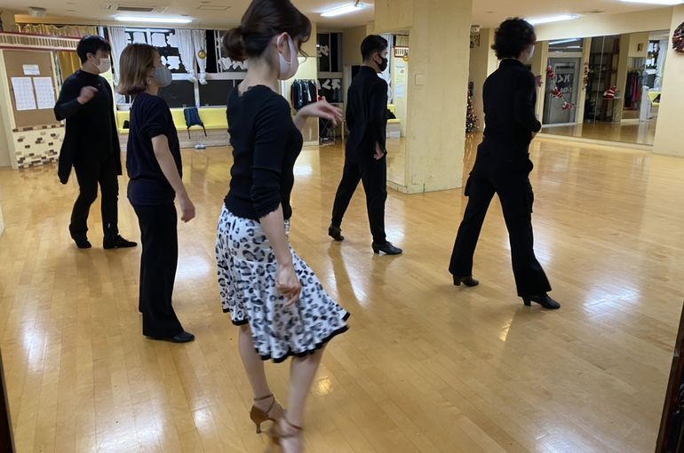 西船橋の社交ダンススタジオでヤングサークル！