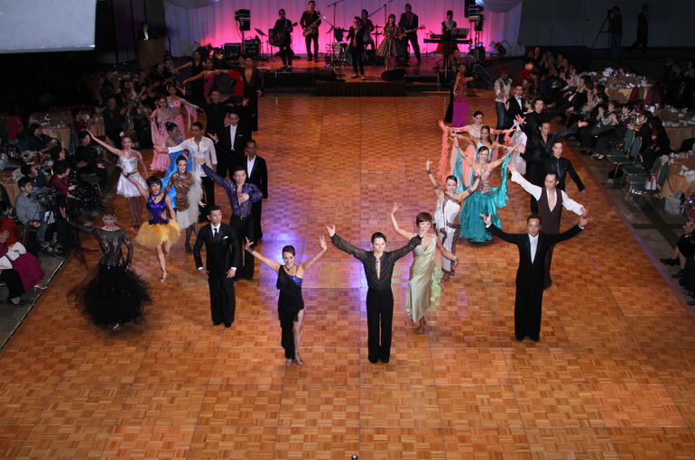 西船橋の社交ダンススタジオの来年のパーティーは