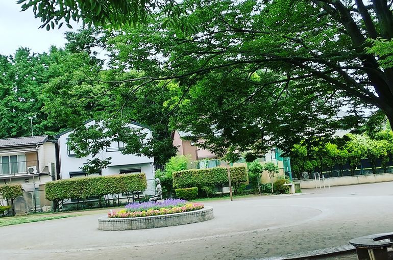 雨の公園でダンス！