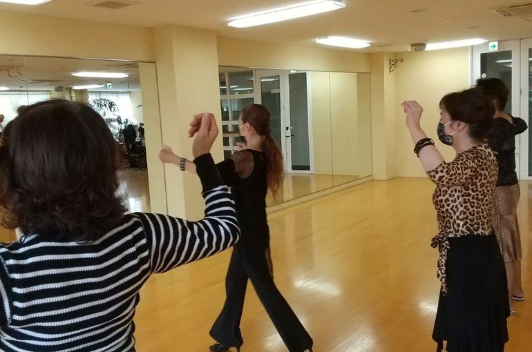 50歳からでも始めやすい 船橋のダンススタジオ