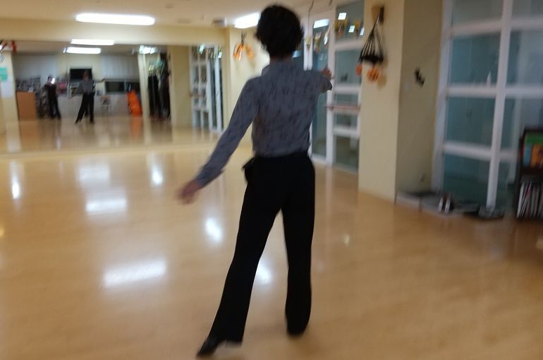 船橋市のダンススクールブログ「背中を伸ばす」