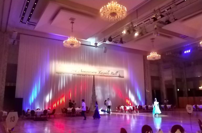 華やかなソシアルダンスパーティー！