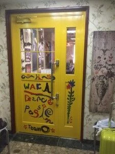 ワカダンスの黄色の扉